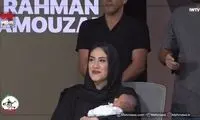 ویدئویی احساسی از تبریک همسر رحمان عموزاد همراه با نوزادشان

