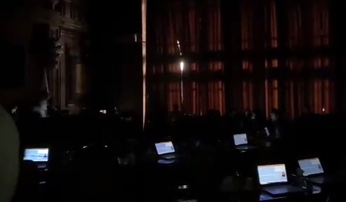   قطع برق در شورای شهر تهران سوژه شد 