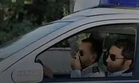 سکانس بمب خنده هادی کاظمی و محمدرضا هدایتی در ماشین پلیس!