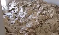 کشفِ باورنکردنی ۵ تُن نانِ خشک در یک خانه!