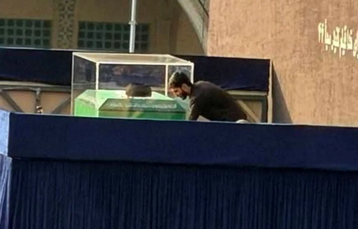انتقال تابوت پیکر رهبر شهید انقلاب به جایگاه