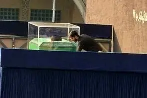 انتقال پیکر رهبر شهید انقلاب به جایگاه وداع