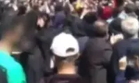 تجمع مردم شاهین‌شهر در اعتراض به حملات شیمیایی به مدارس 