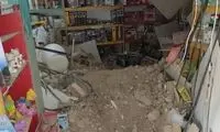 تصاویری تلخ از ریزش سقف یک مغازه بر سر زن جوان