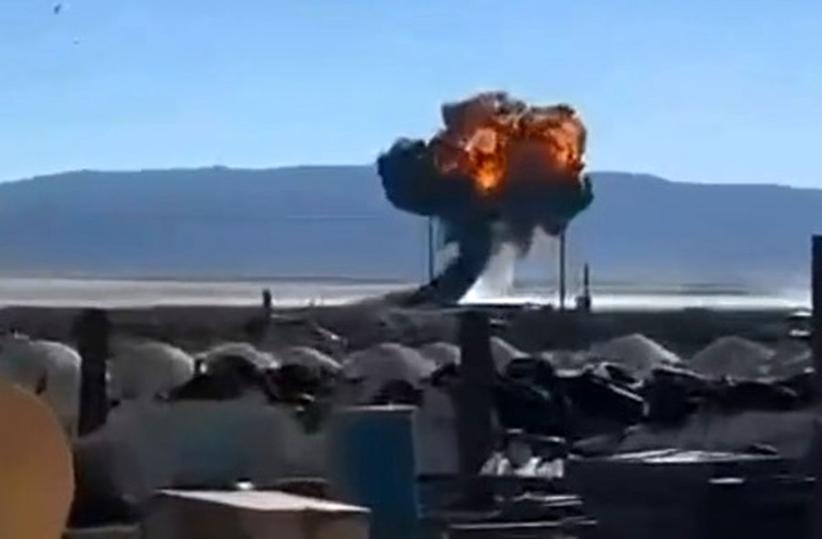 لحظه سقوط جنگنده اف-۱۶ آمریکا