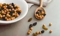 ۲۵ خاصیت باورنکردنی نخودچی و کشمش برای سلامتی 