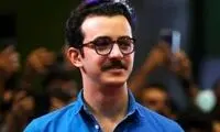 ژست بامزه علی شادمان در کودکی در حال نوشیدن چای