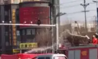 حرکت نیروهای آتش‌نشانی برای جلوگیری از خودکشی یک شهروند!