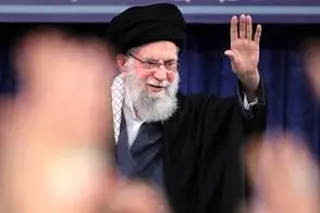 کتیبه نصب‌شده در دیدار امروز رهبری جلب توجه کرد