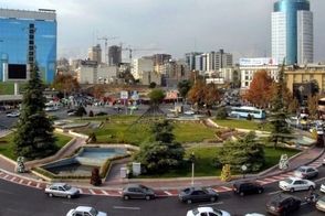 اسطوره ایرانی روی دیوارنگاره میدان ونک نقش بست