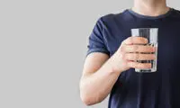 ۷ نشانه‌‌ای که می‌گوید بدن‌مان به آب بیشتری نیاز دارد