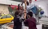 اقدام مورد توجه در لحظات طوفانی چهارراه ولیعصر
