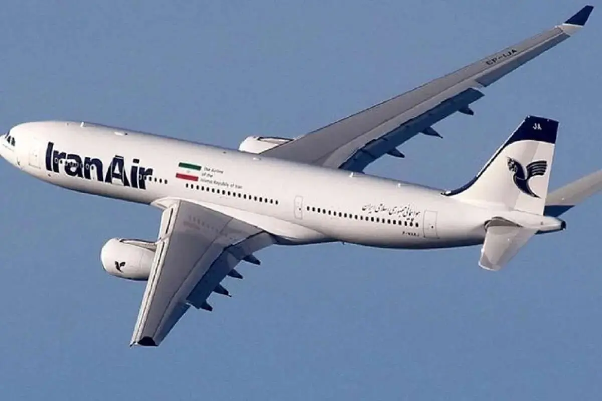 مسافران شیشه هواپیما را به دفتر یادگاری تبدیل کردند!