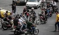 ترافیک عجیب موتورسیکلت‌ها در یک خیابان