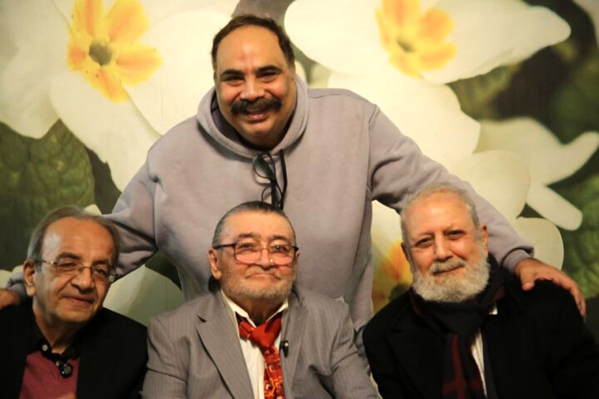 دورهمی بازیگران در تولد رضا رویگری در آسایشگاه