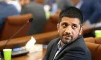علیرضا دبیر با عصا در عزاداری شب عاشورا