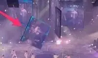 لحظه هولناک سقوط نمایشگر بزرگ بر روی مجری!