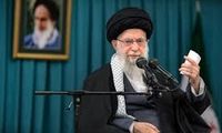 احترام نظامی رهبر انقلاب به فرماندهان نیروی هوایی