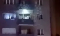 لحظه دلهره‌آور سقوط مرد جوان از طبقه ۶ برجی در تبریز