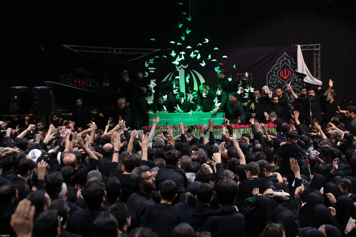 پیرمرد یاسوجی در مراسم وداع با رهبری از حال رفت