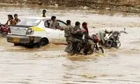 تصاویر سیلی که موتورسیکلت‌ها را با خود می‌برد