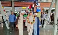 استقبال متفاوت یک دختر از حجت‌الاسلام قاسمیان در فرودگاه