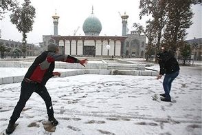 بارش برف شبانه، شیراز را سفیدپوش کرد
