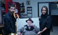 المیرا عبدی شمع یادبود پدرش را روشن کرد