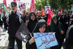 شعار علیه رضا پهلوی در مراسم وداع با رهبر انقلاب