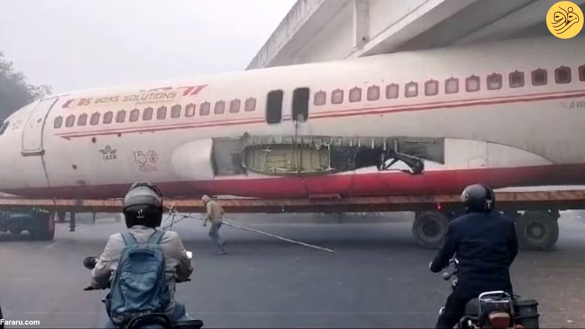 ویدیویی باورنکردنی از گرفتار شدن هواپیما در زیر یک پل!