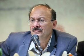 آقا بیژن بالاخره از مردم آبادان عذرخواهی کرد