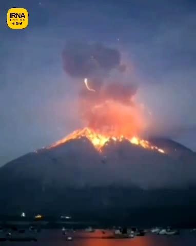 لحظه هولناک فوران یک آتشفشان در ژاپن