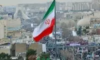 آتش زدن یک مجسمه در 22 بهمن جهانی شد