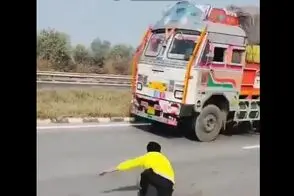 حمله هندی‌ها به کامیون‌های حامل گوشت گاو!