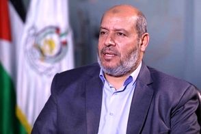 تصویر یکی از رهبران ترورشده حماس در کنار رهبر انقلاب