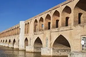شیرین‌کاری یک پسر نزدیک بود به سی و سه پل آسیب بزند