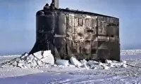 لحظه دیدنی بیرون آمدن یک زیردریایی در قطب شمال