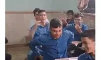 شیرین کاری عجیب یک دانش‌‎آموز در کلاس درس