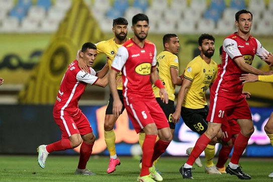 پرسپولیس با عبور از سپاهان به دو جام می‌رسد