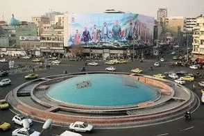 غرفه اعزام به جنگ در میدان انقلاب تهران