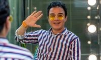 عمو پورنگ آهنگ معروفش را در یک بیمارستان اجرا کرد!