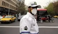 عکس شکار شده از کمک جالب پلیس به یک خانم 