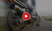 برخورد هولناک موتورسوار در پیاده‌رو با یک کودک