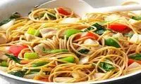 طرز تهیه نودل مرغ و سبزیجات؛ ساده، سریع و خوشمزه