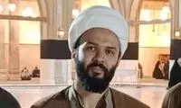 پوشش متفاوت چند روحانی در مراسم تشیع پیکر یک شهید