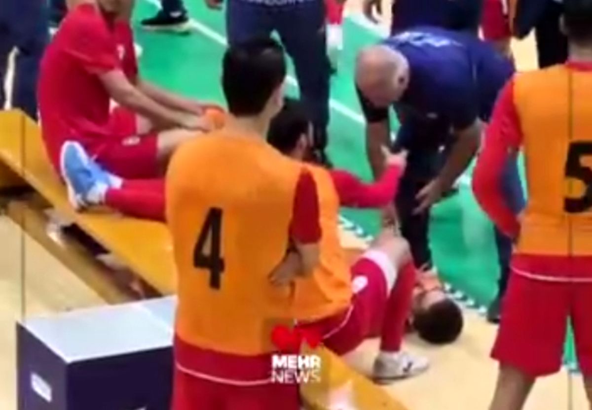 غافلگیری در نیمه‌نهایی؛ بازیکن تیم‌ملی فوتسال ایران از حال رفت