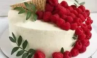 جذاب‌ترین ایده‌های تزئین کیک خانگی با میوه و گل