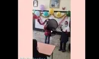 دف‌نوازی زیبای دختر دانش‌آموز در کلاس