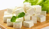 اگر پنیر زیاد می‌خورید، منتظر این ۴ عارضه باشید