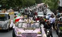 مداحی دانش‌آموز پسند و عجیب در تجمعات خیابانی!
